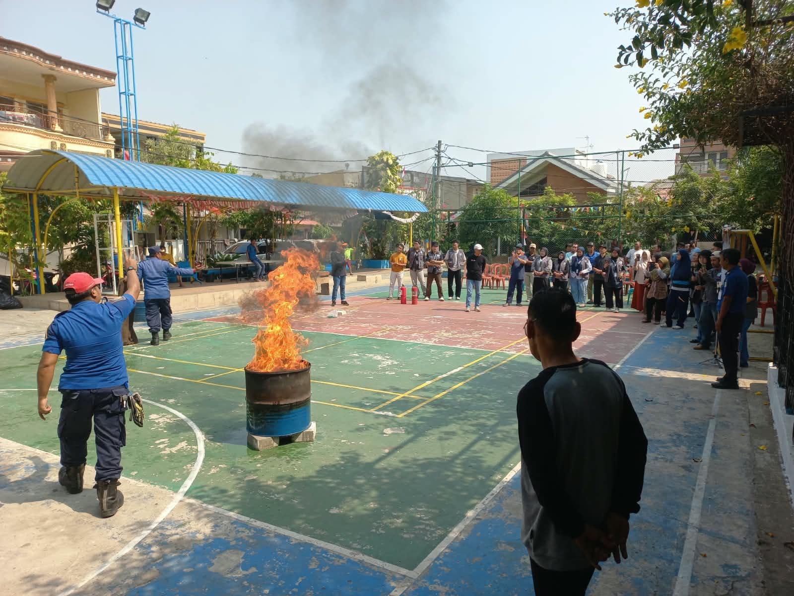 Warga Villa Mutiara Gading Tarumajaya Kini Lebih Tanggap Hadapi Kebakaran