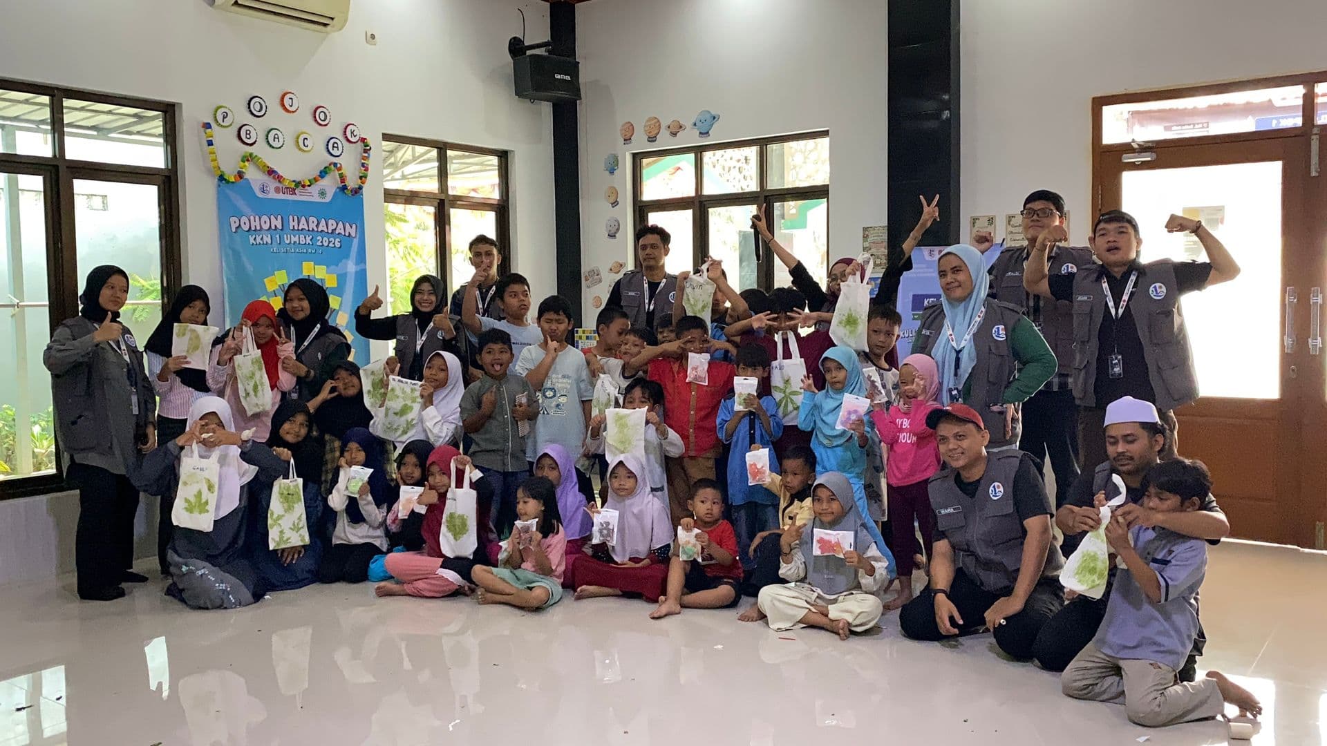 Kegiatan Edukasi, Pojok Baca & Eco Printing — Program "Pohon Harapan" Kelompok 1 Universitas Muhammadiyah Bekasi Karawang 2026